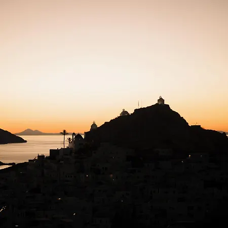 Skala Sunset And فندق إيوس خورا